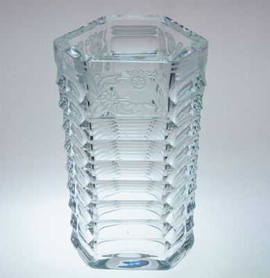 Celobroušená masivní  ART - DECO váza s figurálním reliéfem