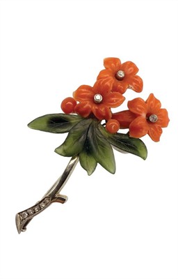 Zlatá brož s broušeným korálem, nefritem a diamanty