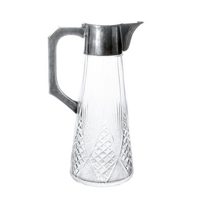 Stříbrná karafa na víno