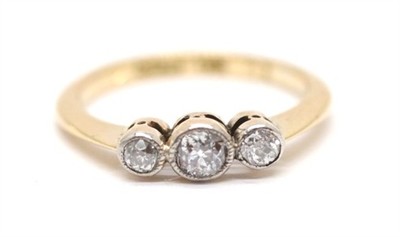 Zlatý prsten s diamanty