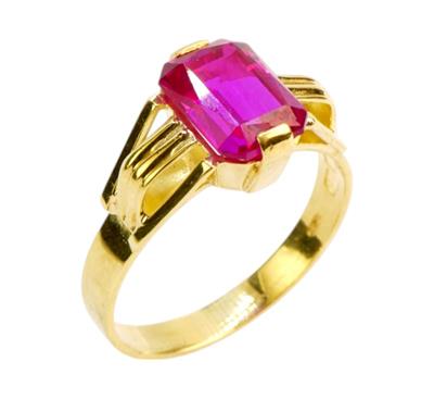 Zlatý prsten s rubínem