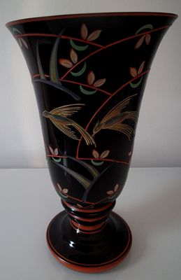 Váza, černé sklo.