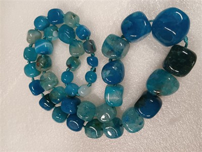 Výrazný náhrdelník modrý chalcedon