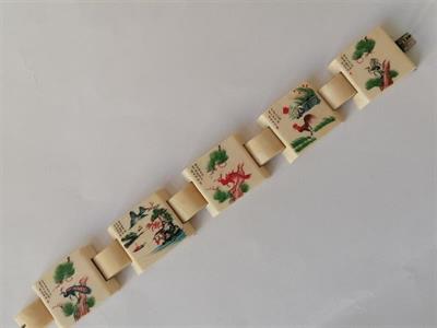 Náramek s miniaturami kreseb na kosti