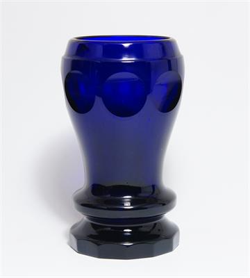 Biedermeier sklenice, kobaltově modré broušené sklo