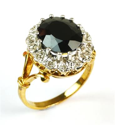 Zlatý prsten s černým zirkonem a diamantky
