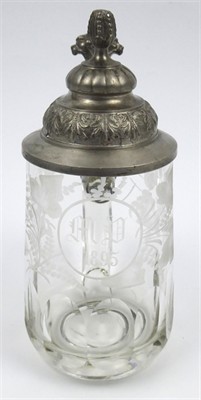 Korbel z roku 1895 s listy a monogramem