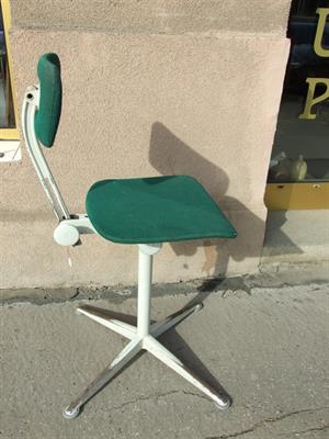 Židle, návrh Friso Kramer, Ahrend de Cirkel 1950-59