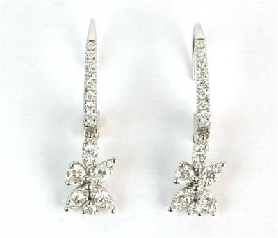 Zlaté náušnice ve tvaru stylizované květiny s brilianty