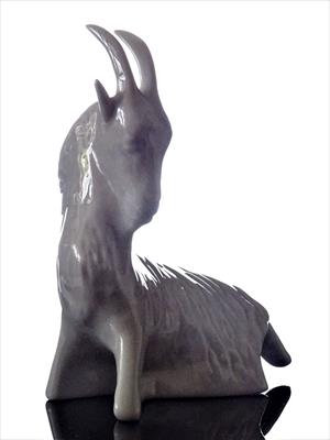 Kozel, plastika Royal Dux