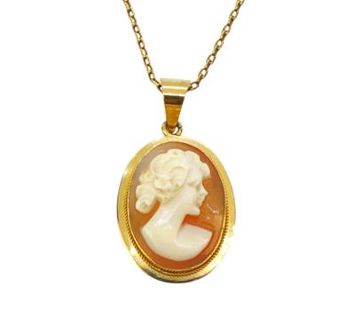 Zlatý náhrdelník s kamejí