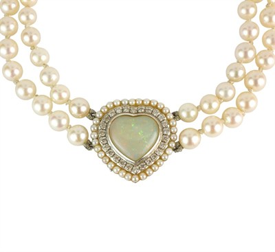 Perlový náhrdelník se zlatým zapínáním s diamanty a opálem