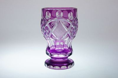 Biedermeier sklenice z probrušovaného ametystového skla