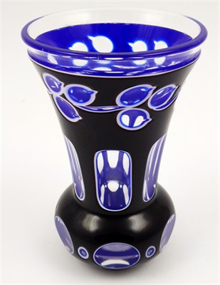 Pohár vrstvený kobaltem a rubínem