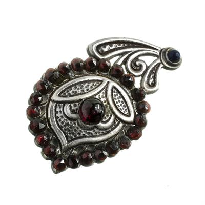 Stříbrná brož s českými granáty