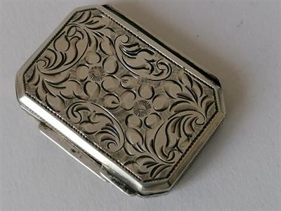 Stříbrná krabička na léky