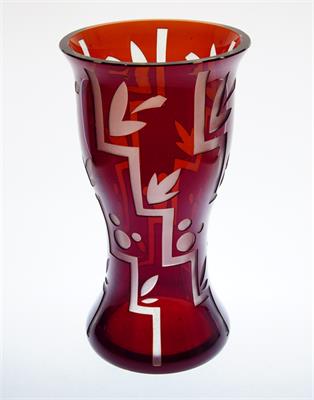 Rubínová váza ve stylu Art - Deco Kamenický Šenov