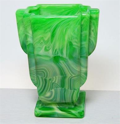 Art-Deco váza žíhané sklo imitující zelený onyx, K. STÖLZLE