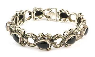 Stříbrný náramek s onyxy a markazity