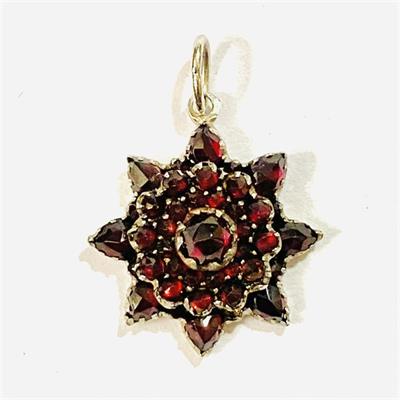 Starožitný přívěšek "hvězda" s českými granáty