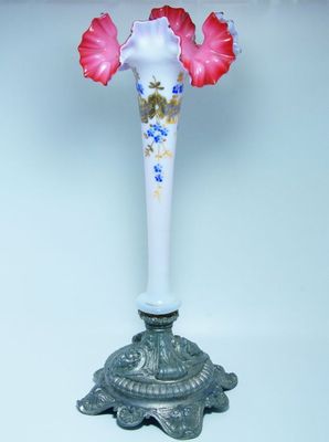 Vysoká secesní váza v kovové montáži s dekorem pomněnek