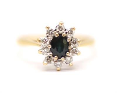 Zlatý prsten s diamanty a safírem