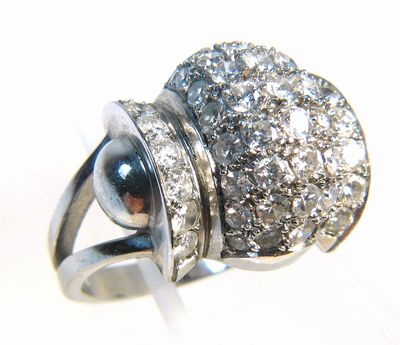 Luxusní platinový rondokubistický prsten s brilianty