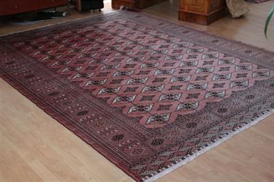 Ručně vázaný koberec z Turkmenistánu (Buchara)