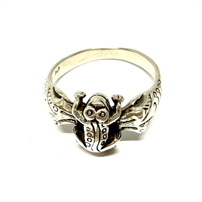 Stříbrný prsten s žábou