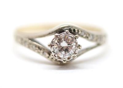 Zlatý prsten s diamanty