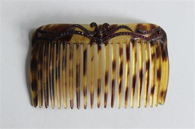 Granátový hřebínek do vlasů