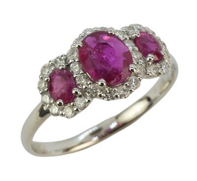 Zlatý prsten s rubíny a brilianty