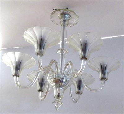 Lustr s miskami ve tvaru květů