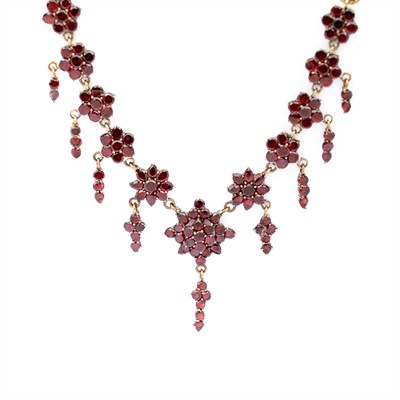 Granátový náhrdelník