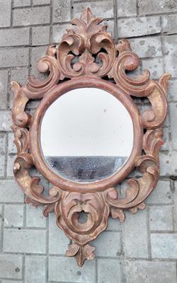 Vyřezávané zrcadlo