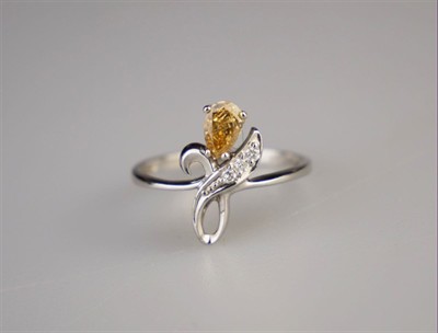 Zlatý prsten s diamanty