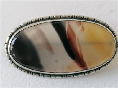 Prvorepubliková stříbrná brož