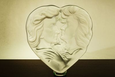 Skleněná závěsná plastika ve tvaru srdce - POLIBEK