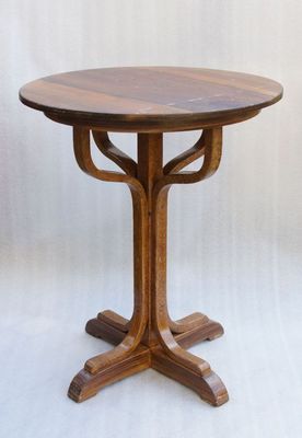 Stolek zn. THONET ve tvaru tulipánu - vídeňská geometrická secese