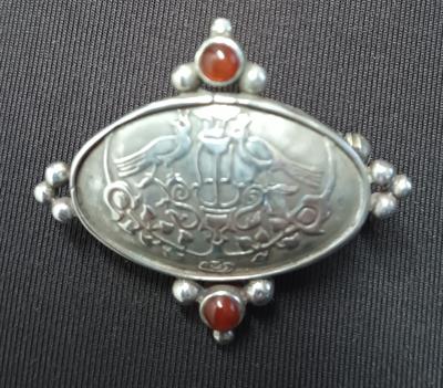 Secesní brož s ptáčky - stříbro , karneol