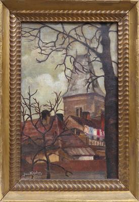 Pohled na kostelní věž se střechami