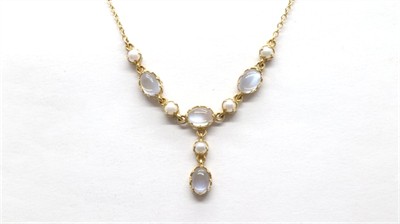Zlatý náhrdelník s měsíčními kameny a perličkami