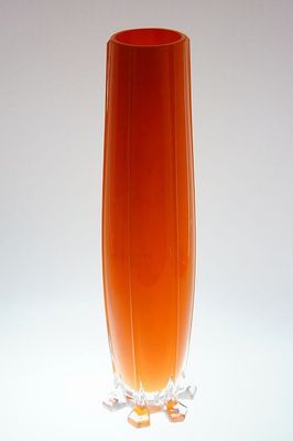 Secesní váza z Tango skla stojící na patce