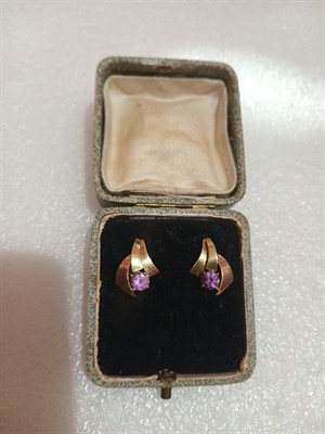 Zlaté náušnice s ametysty
