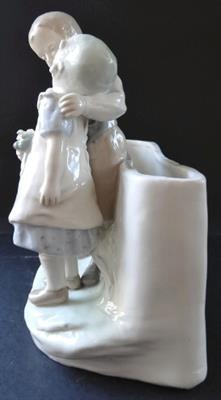 Oválný nástolec, s dětmi - Amphora