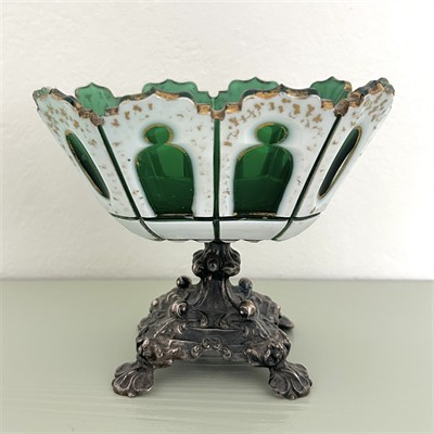 Stříbrný biedermeierový nástolec s přejímaným sklem