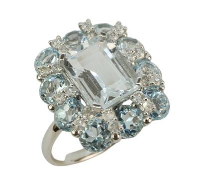 Zlatý prsten s akvamarínem, topazy a brilianty