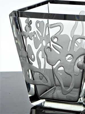 Obří váza, Družstevní práce, Smrčková?