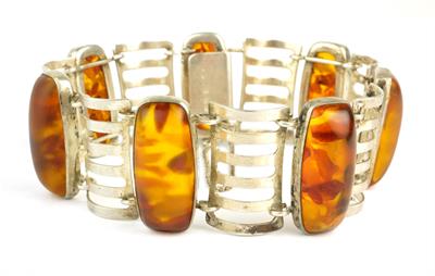 Stříbrný náramek s jantary