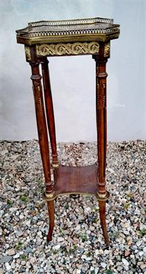 Odkladaci stolek, stolek na květinu